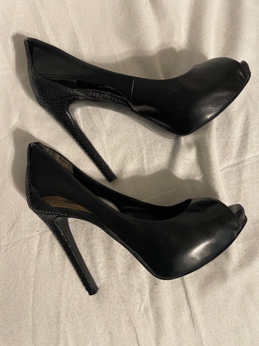 Guess Black Peep-Toe High Heel Pumps